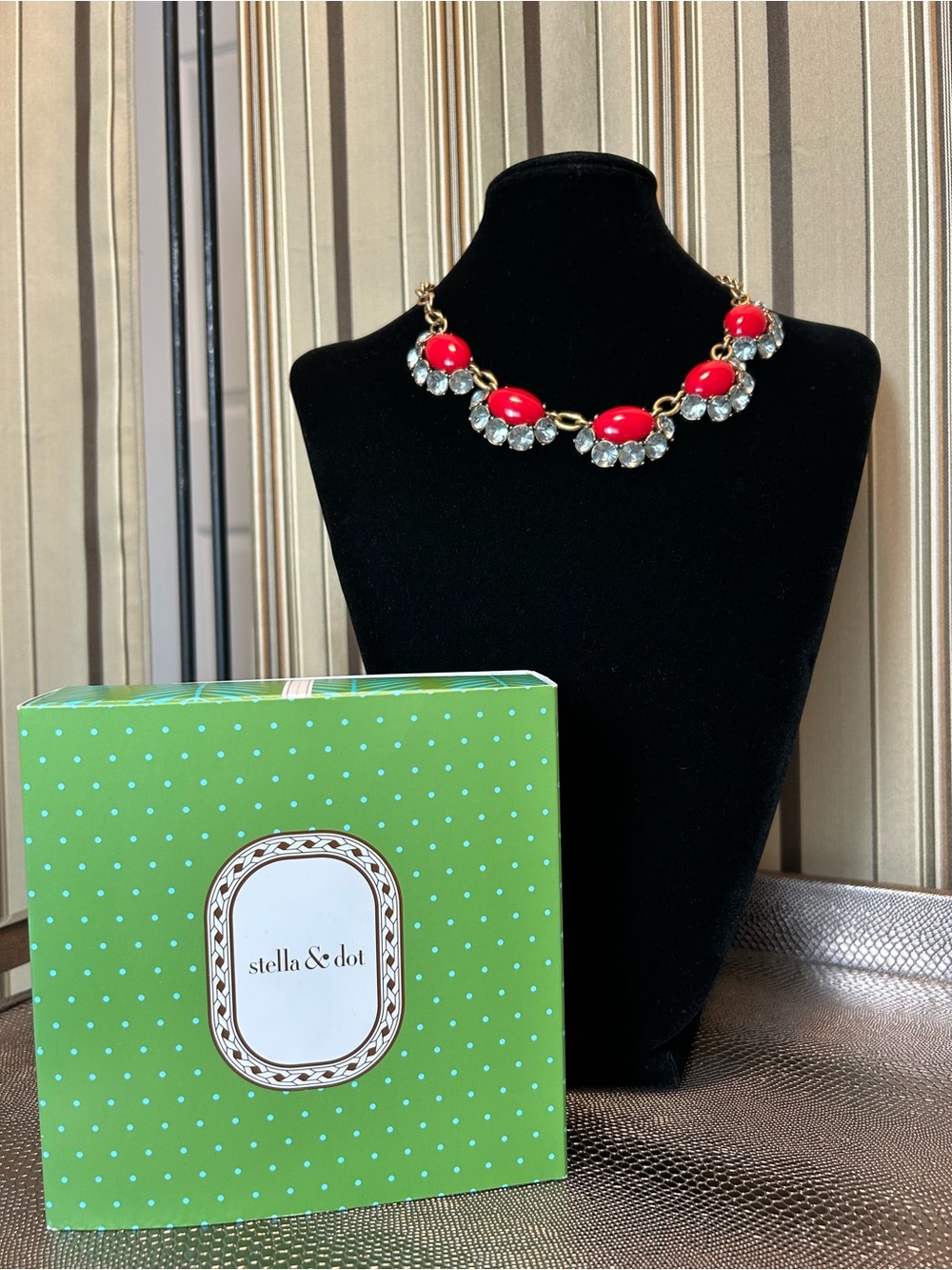 NIB Stella and Dot "Mae" statement necklace